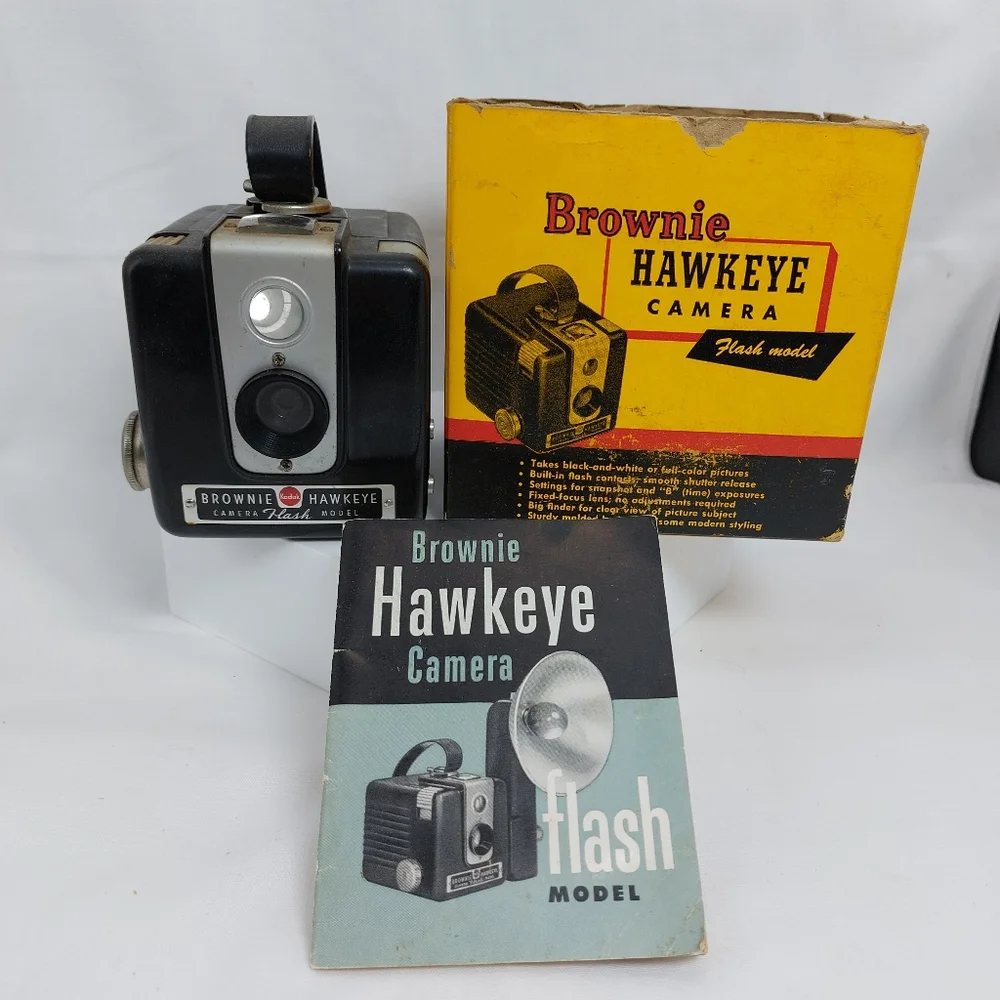 Vtg‎ 50s Kodak Brownie Hawkeye Flash Model Camera w/ Original Box & Flasholder
